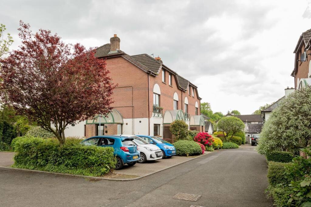 Templepatrick Family Home Beside The Rabbit Hotel エクステリア 写真